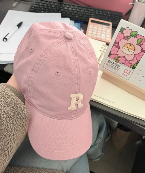 Berretti da baseball di alta qualità bianco rosa berretto da baseball femminile coreano rosa polvere piccolo viso streetwear ricamo lettera R cappello basket homme 231027