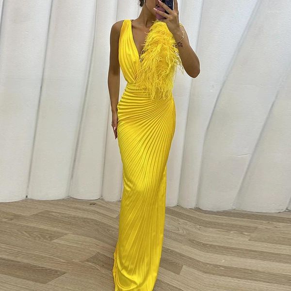 Casual Kleider 2023 Sexy Feder Eine Schulter Club Party Kleid Elegante Dünne Ärmellose Deep-V Maxi Plissee Frauen Mode bankett