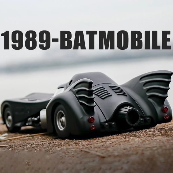 Diecast Model 1 24 Batmobile Bat 1989 Alaşımlı Araba Oyuncak Diecasts Metal Döküm Sesi ve Işık Çocuklar İçin Geri Oyuncaklar Aracı 231027