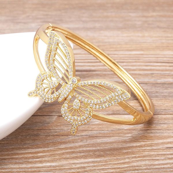 Armreif, klassisches kreatives Design, Goldfarbe, glücklicher Schmetterling, Kristall, Strass, breites Wickelarmband, Armreifen, feiner Party- und Hochzeitsschmuck 231027