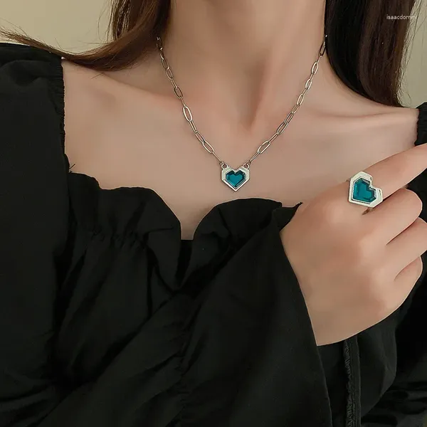 Collana di orecchini con anello in pietra verde a cuore semplice e regalo di gioielli da donna con apertura a catena in colore argento