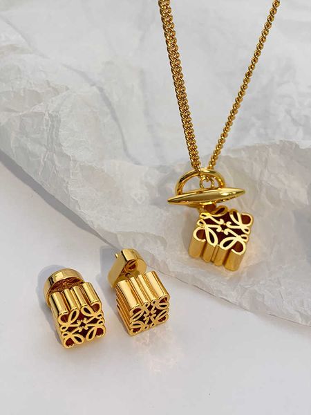 Colar de designer loews joias de luxo Top acessórios incolor 24K colares de ouro para design feminino metal de alta qualidade corrente de suéter longo joias de presente de Natal