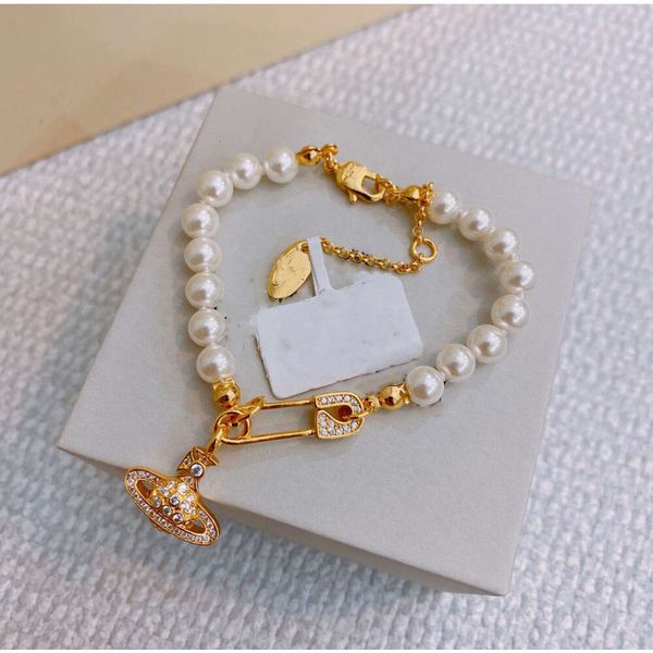 Charme Pulseiras Designer Carta Vivian Chokers Luxo Mulheres Moda Jóias Metal Pearl Pulseira Cjeweler Westwood Motion Current 990ess88415