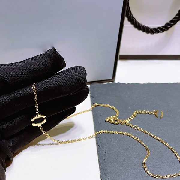 Nie verblassen 18K Gold Plated Luxury Brand Designer Anhänger Halsketten Edelstahl Buchstaben Halsketten Halskette Kettenketten -Schmuckzubehör Geschenke x469