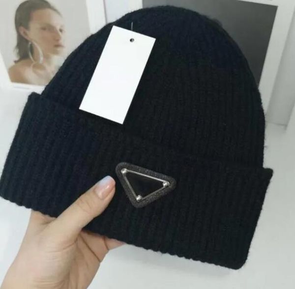 Inverno malha designer beanie luxo chapéus de beisebol ao ar livre mulher carta triângulo gorro de lã homem cabeça quente cashmere crânio bonés casual caminhoneiro equipado chapéus 51688