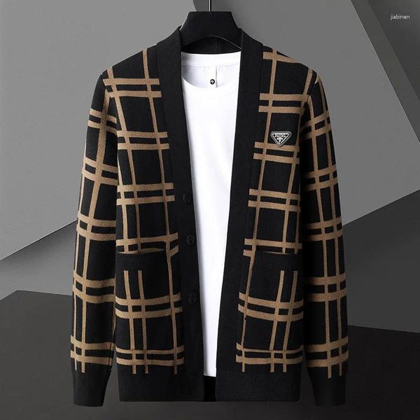 Suéter masculino de marca de alta qualidade cardigan de malha para homens primavera e outono 2023 moda xadrez requintado bordado suéter xale casaco casual