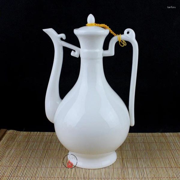 Frascos de quadril retrô cerâmica branco puro tradição chinesa vento casa amigos reunindo licor de porcelana 550ml