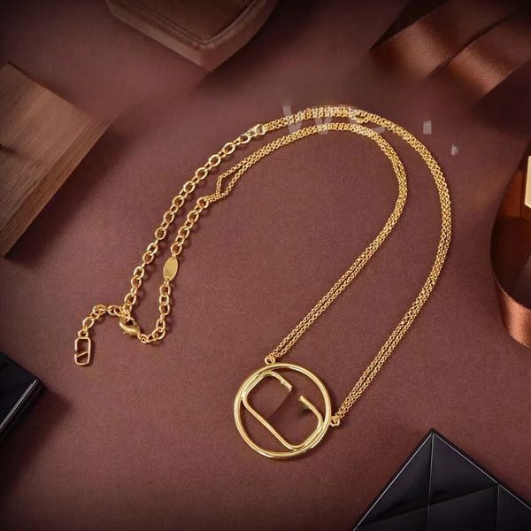 2023quisite Collana con pendente di lusso internazionale con lucchetto Moda femminile Stile Collana placcata in oro 18k Design di fascia alta Gioielli di design a catena lunga Regalo selezionato13