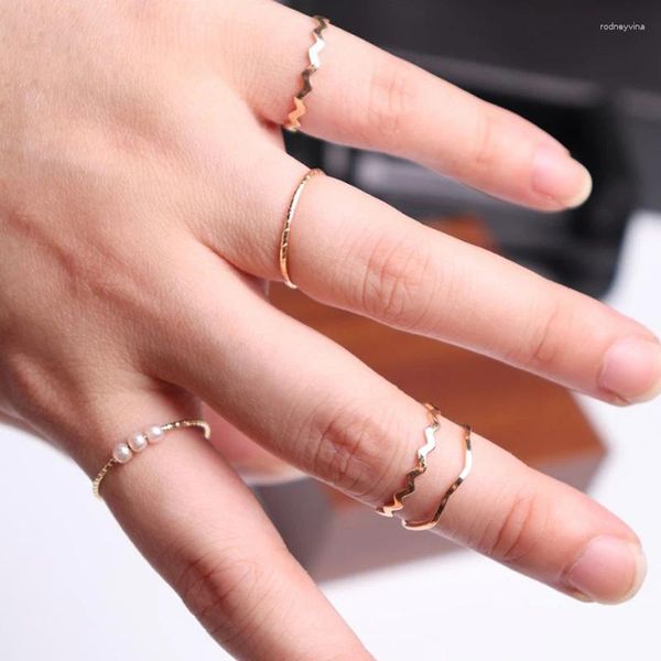 Anelli a grappolo Moda semplice 5 pezzi Set di perle geometriche Elegante anello da donna color oro argento Gioielli Affascinanti accessori per feste da donna