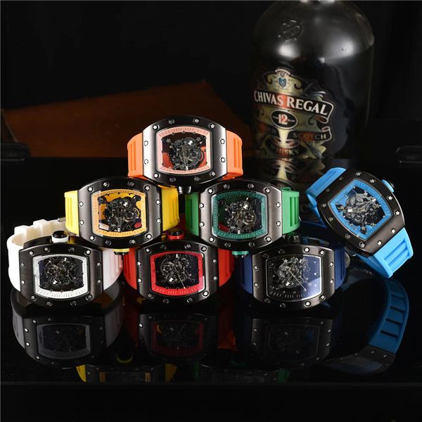 Orologi sportivi da uomo più venduti Orologio da uomo Movimento scheletrato al quarzo da 43 mm Cassa nera Orologi da polso con cinturino in silicone multicolore