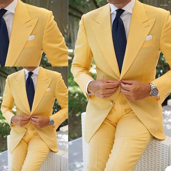 Мужские костюмы Желтый для мужчин Однобортный пиджак с острым лацканом Обычная свадебная одежда для жениха 2 шт. Куртка Брюки Slim Fit Блейзер Терно Ткань