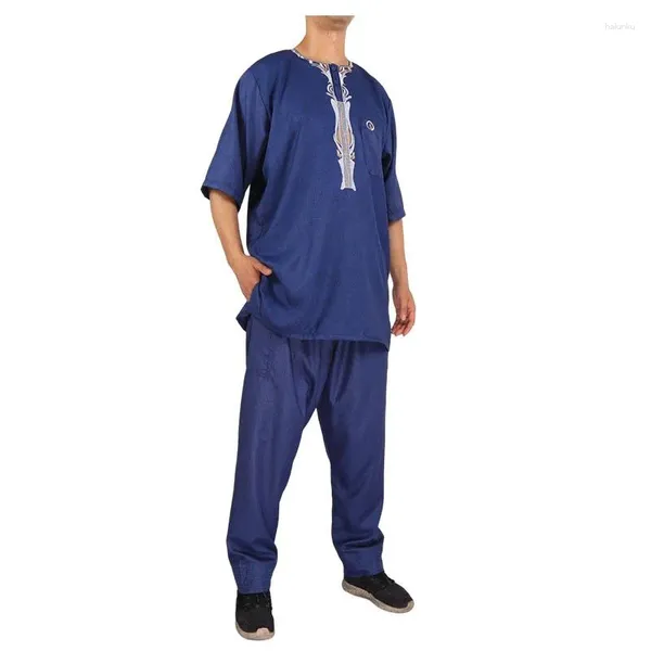 Abbigliamento etnico islamico all'ingrosso Thobe uomo girocollo in cotone e lino a maniche corte abito arabo design in due pezzi (con pantaloni)