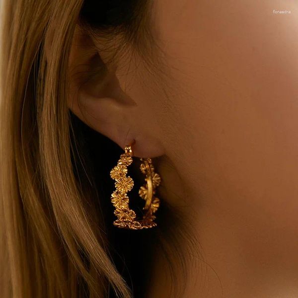 Brincos de argola CCGOOD flor redonda moda requintado vintage dourado metal anéis de orelha jóias presente feminino à prova d'água unfade