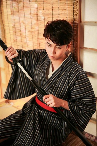 Roupas étnicas Japonês Quimono Masculino Samurai Vestido Algodão Kendo Preto Ao Longo Da Listra Tradicional Festival de Verão Feworks Pano