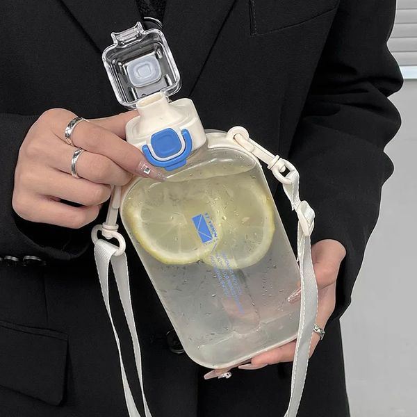 Wasserflasche Flache, quadratische, transparente Wasserflasche, tragbare Reiseflasche mit verstellbaren Trägern, elegante und schlanke Flasche, geeignet für Sportcamping 231030