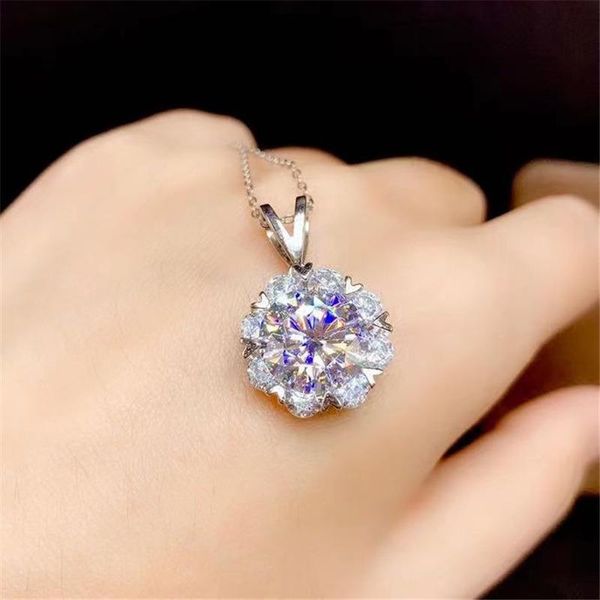 2023 süße Nachahmung Mosang große lila bunte Diamant Shinny Anhänger Frauen Zirkon Temperament lange Schlüsselbein Silber Kette Halskette Großhandel