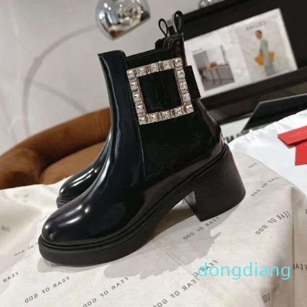 Moda kadın ayak bileği botları kıdemli rangers boot italy klasik düşük bootes kristal aksesuar toka platformu patent deri tasarımcı gece elbise kısa bootie