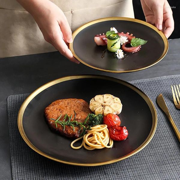 Plakalar Avrupa Seramik Altın Jantlı Biftek Batı Düz ​​Plaka Siyah Yuvarlak Meyve Tatlı Çanak Sofra Takımı 10 inç Kek Kahvaltı