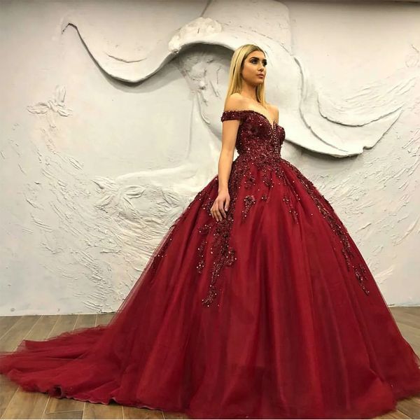 Abito da sera con applicazioni di stelle scintillanti in pizzo rosso scuro Abiti da sera con glitter e perline Elegante abito da ballo formale con spalle scoperte per donna