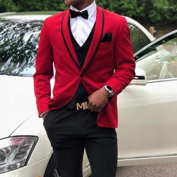 Herrenanzüge 3-teilig Slim Fit Männer für Hochzeit Bräutigam Smoking Benutzerdefinierte afrikanischer Mann Mode Kleidung Set Rote Jacke Weste mit schwarzen Hosen