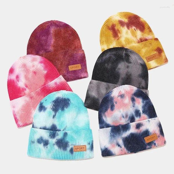 Berets Großhandel kundenspezifische Polyester-Rayon-Strick-Batik-Ombre-Effekt-Mehrfarbige Unisex-Manschetten-Mode-Mütze mit Logo-Patch