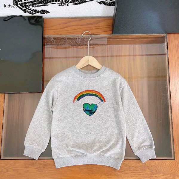 Neuer Herbst-Baby-Kapuzenpullover, Regenbogenmuster-Druck, Kinderpullover, Größe 100–160, komplette Etiketten, Kinderpullover, 25. Okt