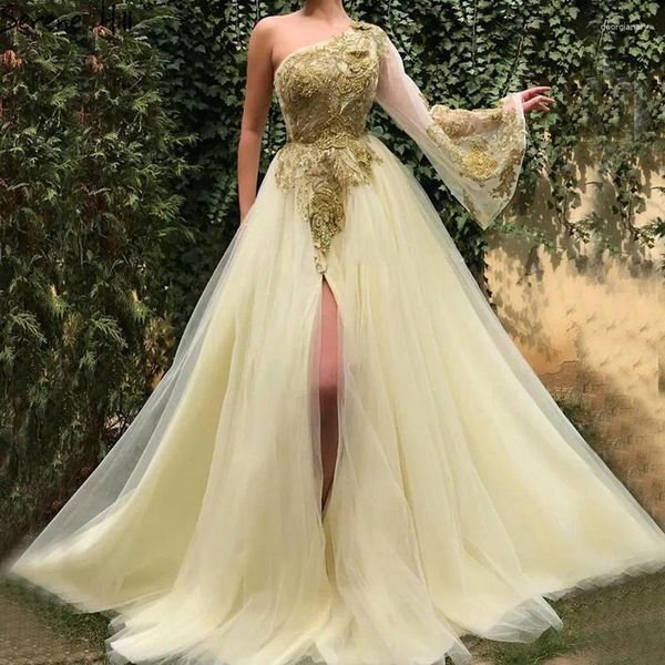 Бальные платья Дубай Желтое сексуальное вечернее платье трапециевидной формы с блестками и бисером на одно плечо 2023 Serene Hill LA60959