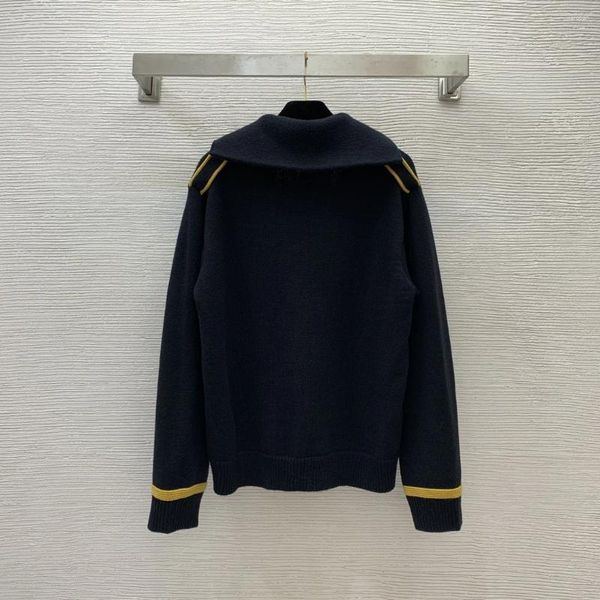 Kadın Sweaters Sonbahar ve Kış Sweater Donanma Tarzı Cape V Yastık Kontrast Panel Uzun Kollu Külot Örgü gevşek Cep Kat G23073174