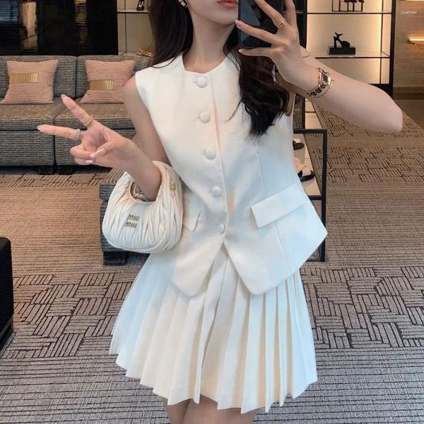 Vestidos de trabalho coreia elegante conjunto de duas peças vintage senhora do escritório botão sem mangas superior plissado mini saias terno retro verão preto outfit branco