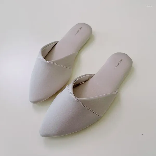 Pantofole 3 colori semplici e comode per la camera da letto delle donne, scarpe da punta per ragazze, quattro stagioni, universali