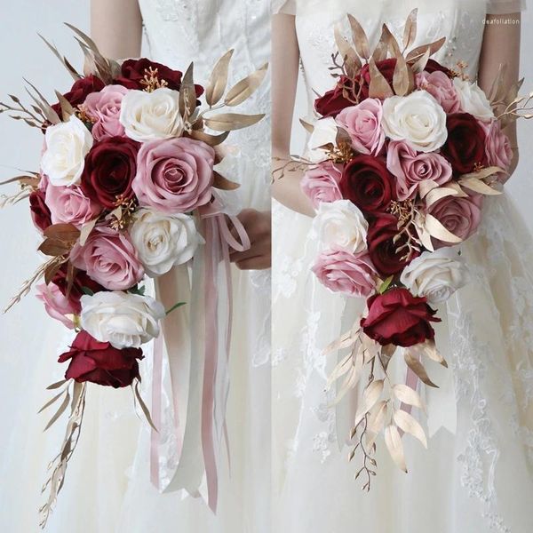 Fiori decorativi Matrimonio europeo Cascata Sposa Bouquet Cascata Fiore artificiale con foglie Manico a nastro per centrotavola