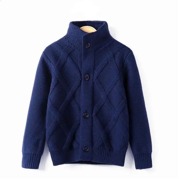 Pullover 2023 Primavera Autunno Ragazzi Maglione di colore solido Tenere al caldo di lavoro a maglia Jacquard Tessuto Cardigan con scollo a V per i bambini 210 anni 231030