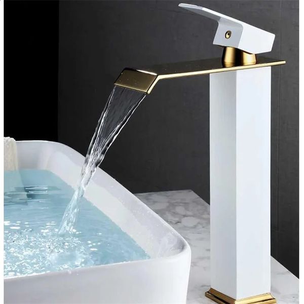 Rubinetti da cucina QIUCI Rubinetto per lavabo a cascata Rubinetto per lavabo da bagno in ottone dorato e nero 231030