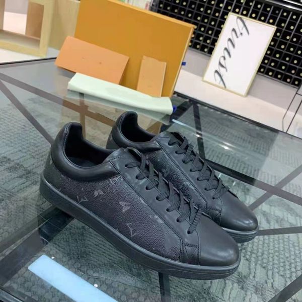 Sneakers di lusso lussemburghesi Scarpe Rivoli Scarpe casual Nero Bianco Bicolore Scarpe in pelle di vitello Suola in gomma Sneakers da uomo di design 04