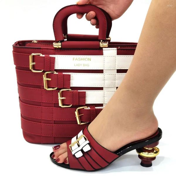 Sapatos de vestido Casual 2023 Design Especial Mulheres Italianas e Bolsa em Cor Vinho Decore com Strass Slingbacks Sandálias Plataforma