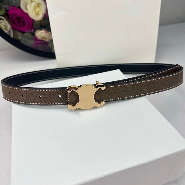 Cintura di design Cintura classica con fibbia liscia Cintura da donna Larghezza 2,5 cm Jeans casual in pelle alla moda Cinture da donna per uomo L'alta qualità può essere utilizzata come regalo
