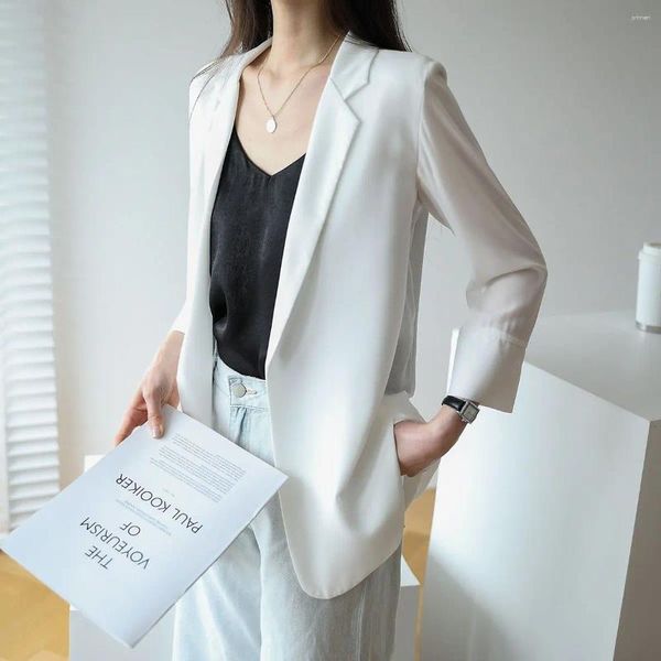 Женские костюмы шифоновый пиджак Женщины 2023 Летняя корейская версия свободной белой тонкой среды и солнечного крема с длинными рукавами