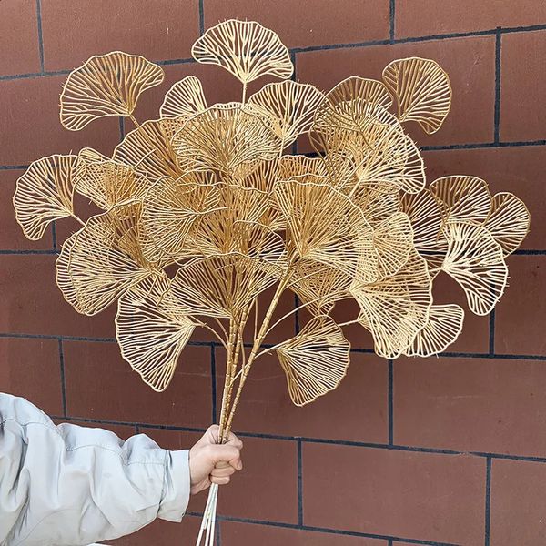 Fiori secchi 1PC Tre punte Ventaglio Foglia Rete Artificiale Oro Ginkgo Eucalipto Agrifoglio Per Arco di nozze Disposizione dei fiori Decorazioni per la casa Artigianato 231030