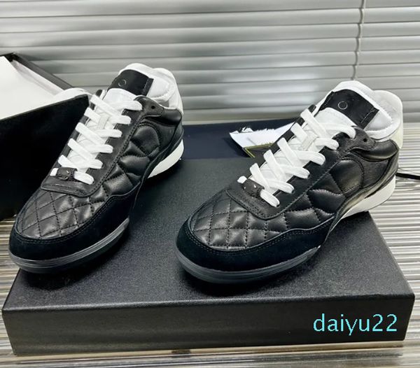 Os mais recentes sapatos casuais pretos femininos de pele de carneiro com verificação de diamantes sapatos esportivos pequenos tênis com pontas de unhas