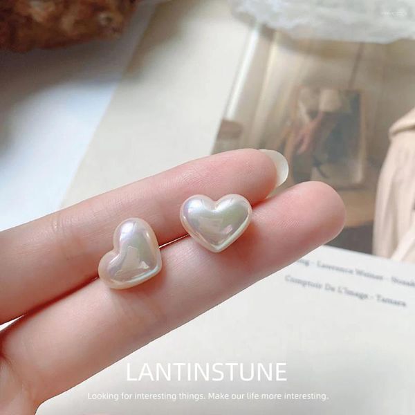 Orecchini a bottone Design semplice Perla simulata bianca a forma di cuore per le donne Dolce amore Pesca Giovani ragazze Gioielli per feste Regali N636