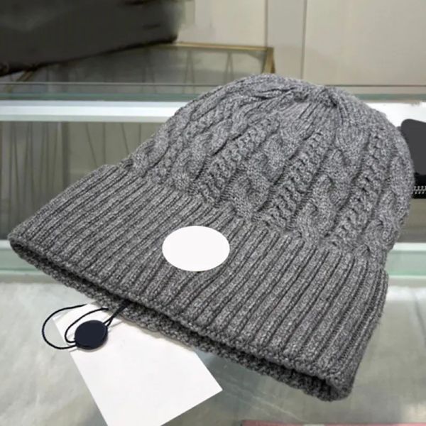 2023 Bayan Kova Şapkalı Şapka Tasarımcı Erkek Üçgen Rozeti Beanie Geniş Kötü Şapkalar Beyzbol Kapak Casquettes Unisex Dış Mekan Moda Kapakları G23103117PE-3