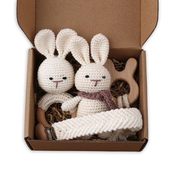 Clip porta ciuccio 4 pezzi fatti a mano all'uncinetto Baby Rabbit bambole di pezza nate Bunny Rattle Toy Anello per dentizione in legno Clip a catena 231031