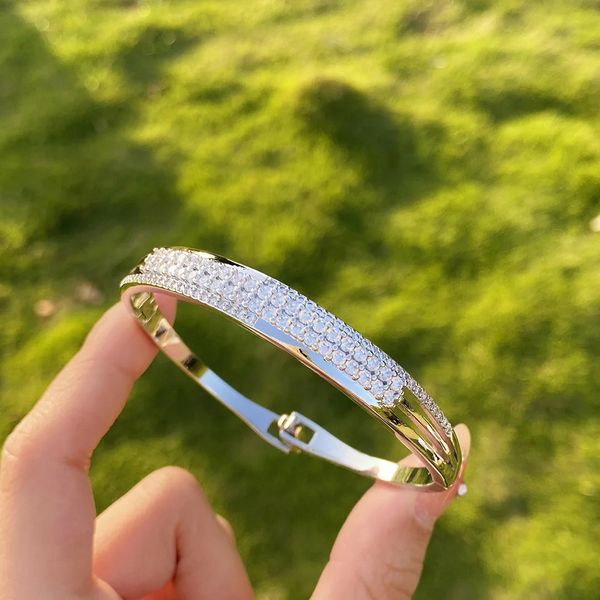 Bracciale rigido fatto a mano Bracciale rigido con pavé AAAAA Zircone Oro bianco riempito Braccialetti di fidanzamento per feste Bracciale per donne Accessori per matrimoni da sposa 231030