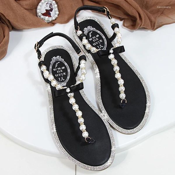 Женские сандалии, коллекция 2024 года, летняя обувь на плоской подошве с жемчугом, удобные пляжные тапочки с бусинами, повседневные розовые, белые, черные