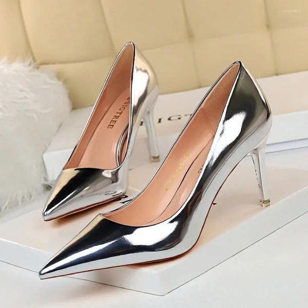 Elbise ayakkabıları düşük topuklu kadın işaretli ayak parmağı metal yüksek 7.5cm 10.5 cm topuklu pompalar ofis iş pary g9511-a7