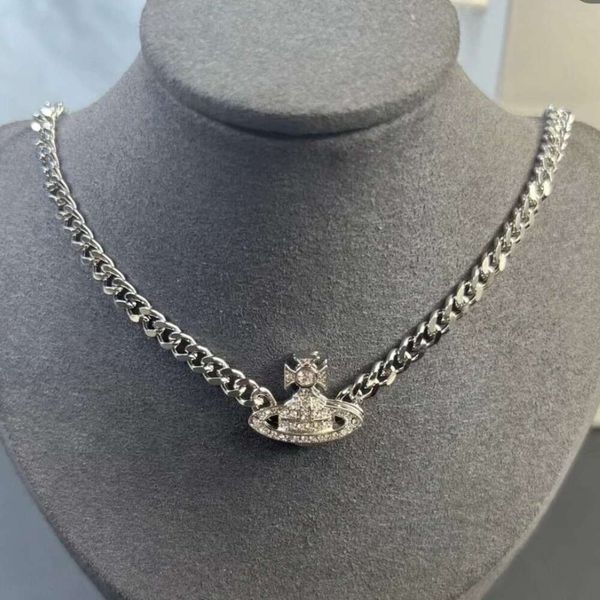 Designer Viviene Westwood gioielli New Western Empress Dowager Fibbia magnetica Diamante pieno Saturno Catena spessa Marchio di marea Hip Hop Stile cool Collana cubana impilata