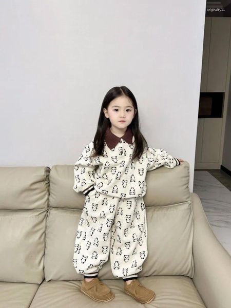 Set di abbigliamento 2023 Autunno Abbigliamento per bambini Edizione coreana Set di panda rosso online per ragazzi e ragazze Moda per l'asilo