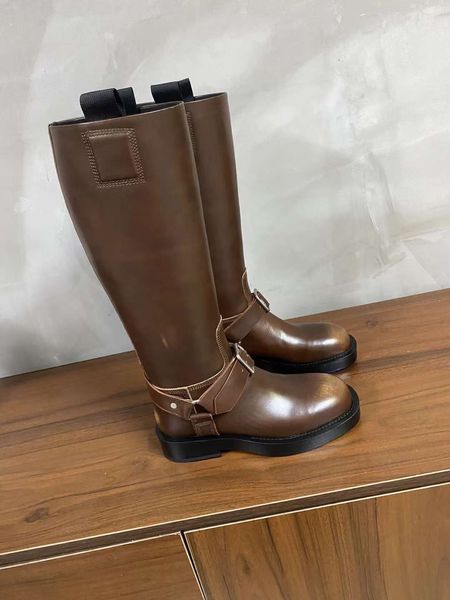 scarpe stile euro Stivali da pioggia autunnali e invernali Fibbia ultimi stivali da donna appartamenti con lacci cerniera aperta lettera fibbia disegno di giuntura taglia 35-41 Stivali al ginocchio in vera pelle