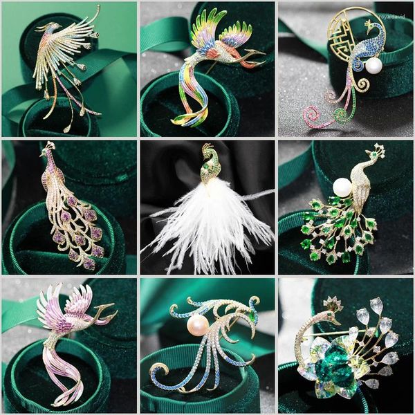 Broschen Chinesische High-End-Micro-Zirkon farbige Phönix-Pfau-Brosche vergoldete Naturperle Kleidungszubehör Pin Frauen Geschenke