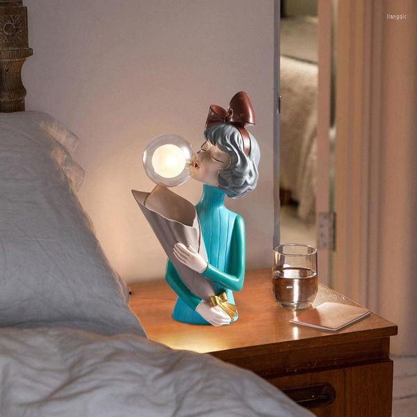 Tischlampen Nordic Moderne dekorative Lampe Mädchen Ing Nachttisch Wohnzimmer Zubehör Net Red Schlafzimmer LED Top Ornamente